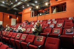 Najava premijere predstave "Vitezovi Lake male" pozorišta Deže Kostolanji