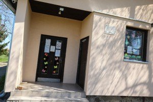 Sadnja mladica drveća u dvorištu vrtića "Hajdi"