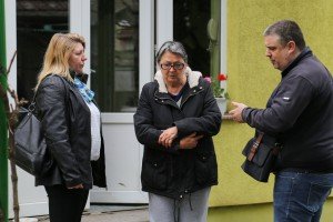 Obilazak kuća kojima su goreli krovovi (Ulica Koste Racina)