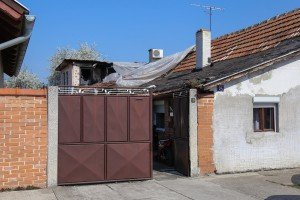 Obilazak izgorele kuće u Malom Bajmoku