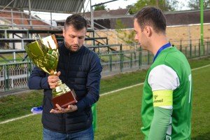 Dodela trofeja i medalja igračima i stručnom štabu Vinogradara - šampionu Gradske fudbalske lige Subotica