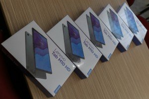 Uručenje tableta učenicima za praćenje onlajn nastave