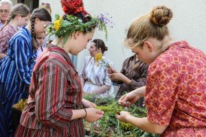 Preskakanje vatre u sklopu obeležavanja Dana Dužijance