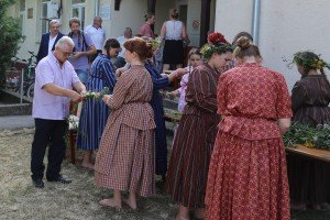 Preskakanje vatre u sklopu obeležavanja Dana Dužijance