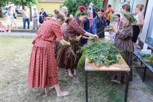 Preskakanje vatre u sklopu obeležavanja Dana Dužijance