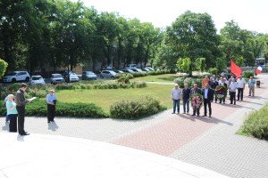 Dan borca - polaganja venaca na Spomenik žrtvama fašizma