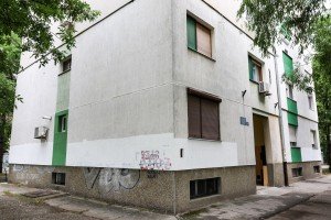 Problem stanara zgrada na Segedinskom putu zbog žute vode u česmama