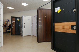 Veliki izbor kvalitetnih i sigurnih vrata u salonu "Vero vrata"