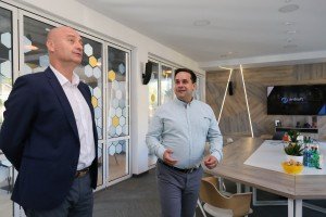Pokrajinski sekretar Ivanišević u poseti preduzeću Erdsoft
