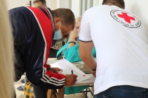 Podela kuvanih obroka u okviru programa Narodne kuhinje Crvenog krsta