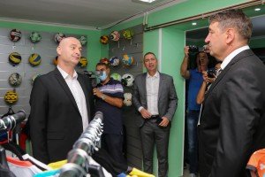 Pokrajinski sekretar Ivanišević u poseti firmi "Unit sport"