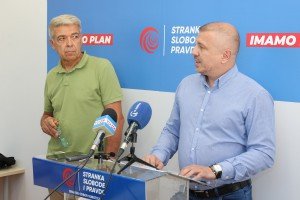 Konferencija za medije GrO "Stranka slobode i pravde" Subotica na temu akva parka