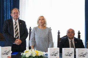 Uručenje dronova i potpisivanje ugovora o donaciji sa direktorima osnovnih škola iz Subotice