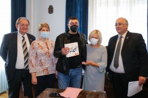 Uručenje dronova i potpisivanje ugovora o donaciji sa direktorima osnovnih škola iz Subotice