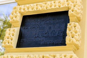 Polaganje venaca žrtvama "Žute kuće"