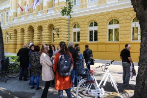 Polaganje venaca žrtvama "Žute kuće"