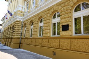 Polaganje venaca žrtvama "Žute kuće"