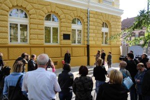 Polaganje venaca žrtvama "Žute kuće"