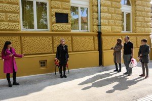 Polaganje venaca žrtvama "Žute kuće"