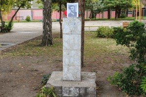 Polaganje venaca kod postamenta Jovanu Mikiću Spartaku