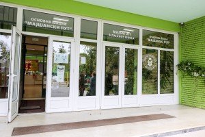 Balint Pastor i Žolt Sakalaš u obilasku OŠ "Majšanski put"