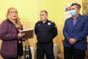 Uručenje zahvalnice MZ "Novi grad" policajcu Aleksandru Horvatu