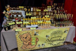 Vašar suhomesnatih proizvoda, sira, kolača, meda, rakije...