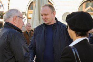 Članovi predsedništva Stranke slobode i pravde sa građanima Subotice