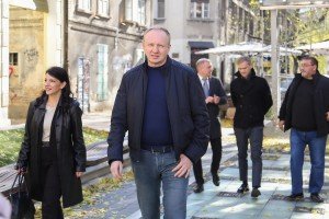 Članovi predsedništva Stranke slobode i pravde sa građanima Subotice