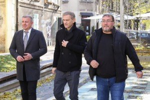 Članovi predsedništva Stranke slobode i pravde sa građanima Subotice