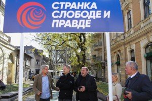 Članovi predsedništva Stranke slobode i pravde sa građanima Subotice