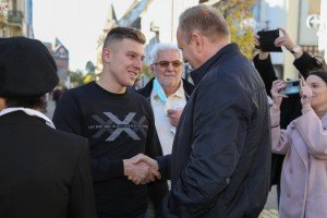 Članovi predsedništva Stranke slobode i pravde sa građanima Subotice