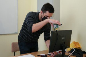 Obilazak kabineta opremljenog sa “Raspberry Pi” računarima
