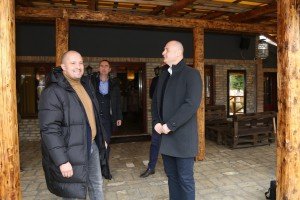 Sekretar Nenad Ivanišević u poseti ugostiteljskom objektu i prenoćištu "Roadside"