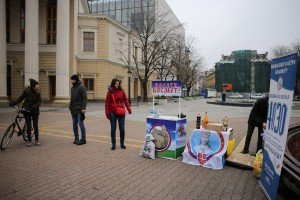 Štand "Svi za Kosmet" - prikupljanje paketića za decu sa KiM