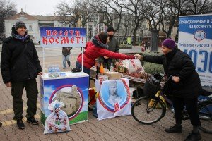 Štand "Svi za Kosmet" - prikupljanje paketića za decu sa KiM