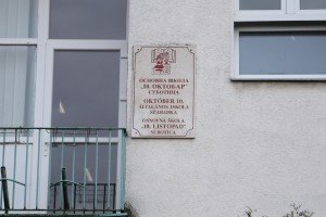 Predaja paketića u okviru akcije "Osmeh u kutiji"