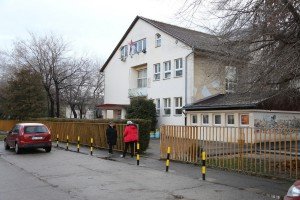 Predaja paketića u okviru akcije "Osmeh u kutiji"