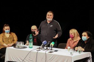 Najava premijere predstave "Poslednje devojčice"