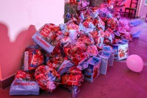 Podela novogodišnjih paketića deci sa Makove sedmice