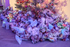 Podela novogodišnjih paketića deci sa Makove sedmice