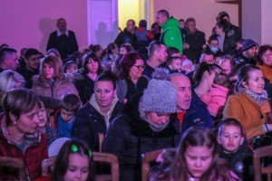 Podela novogodišnjih paketića deci sa Makove sedmice