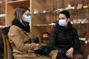 Uručenje tableta deci iz hraniteljskih porodica