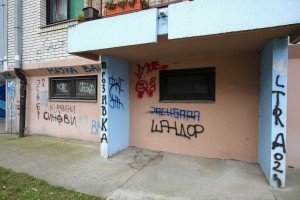 Grafiti i "žvrlje" na zgradama, kućama, prolazima, garažama...