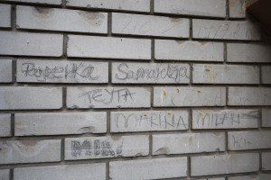 Grafiti i "žvrlje" na zgradama, kućama, prolazima, garažama...