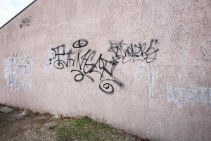 Grafiti i "žvrlje" na zgradama, kućama, prolazima, garažama...