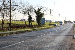 Neprilkadno obeleženo suženje puta na glavnom putu u Malom Bajmoku