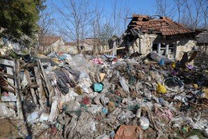 Divlja deoponija nadomak kuće