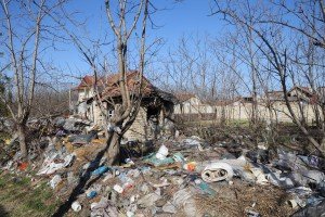 Divlja deoponija nadomak kuće