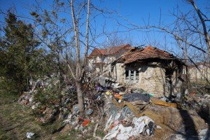 Divlja deoponija nadomak kuće